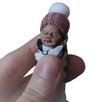 5cm Mini Atdzimis Lelles Rotaļlietas Simulācijas Bērnu Pirkstu Mini Lelles Mājas Rotājumi Reāli Chucky Lelle Izlases Krāsa