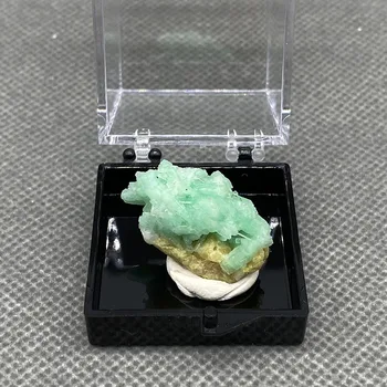 Dabīgais zaļais smaragds minerālu gem kvalitātes kristāla paraugi akmeņiem un kristāliem kvarca kristāli +Kastes izmērs:35*35*35 mm